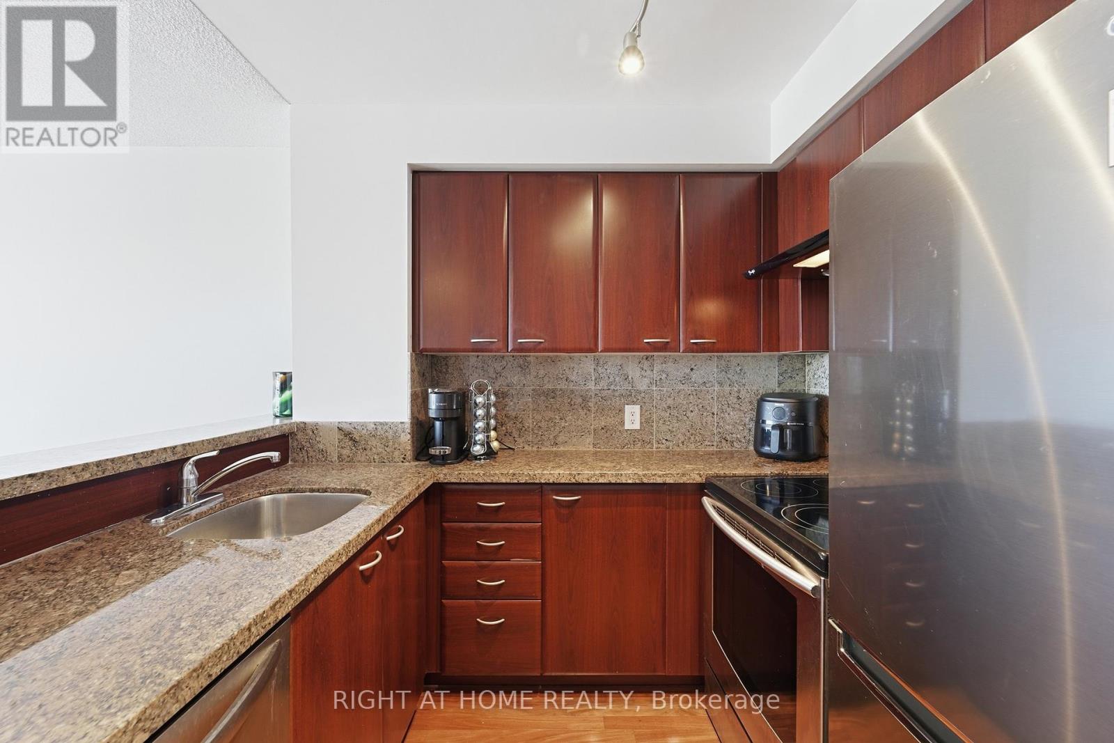 #1612 38 LEE CENTRE DRIVE - 8