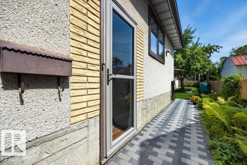 9823 151 ST NW - 6