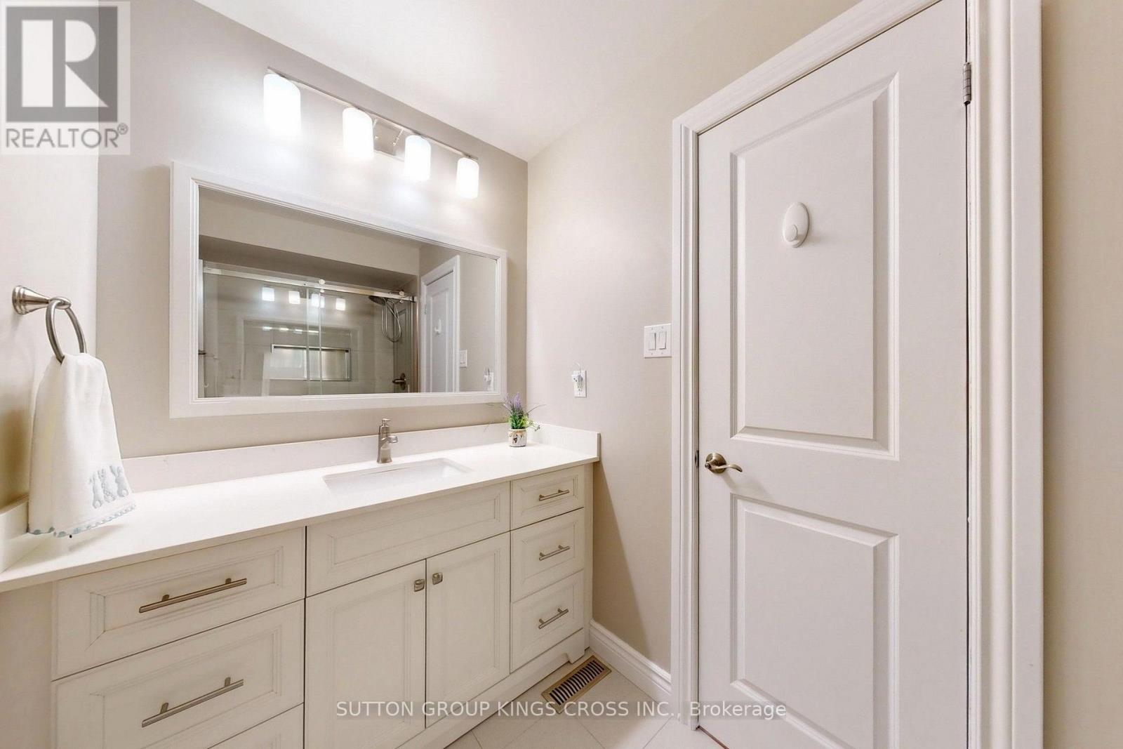 #2 2575 PARMEER DRIVE - 27