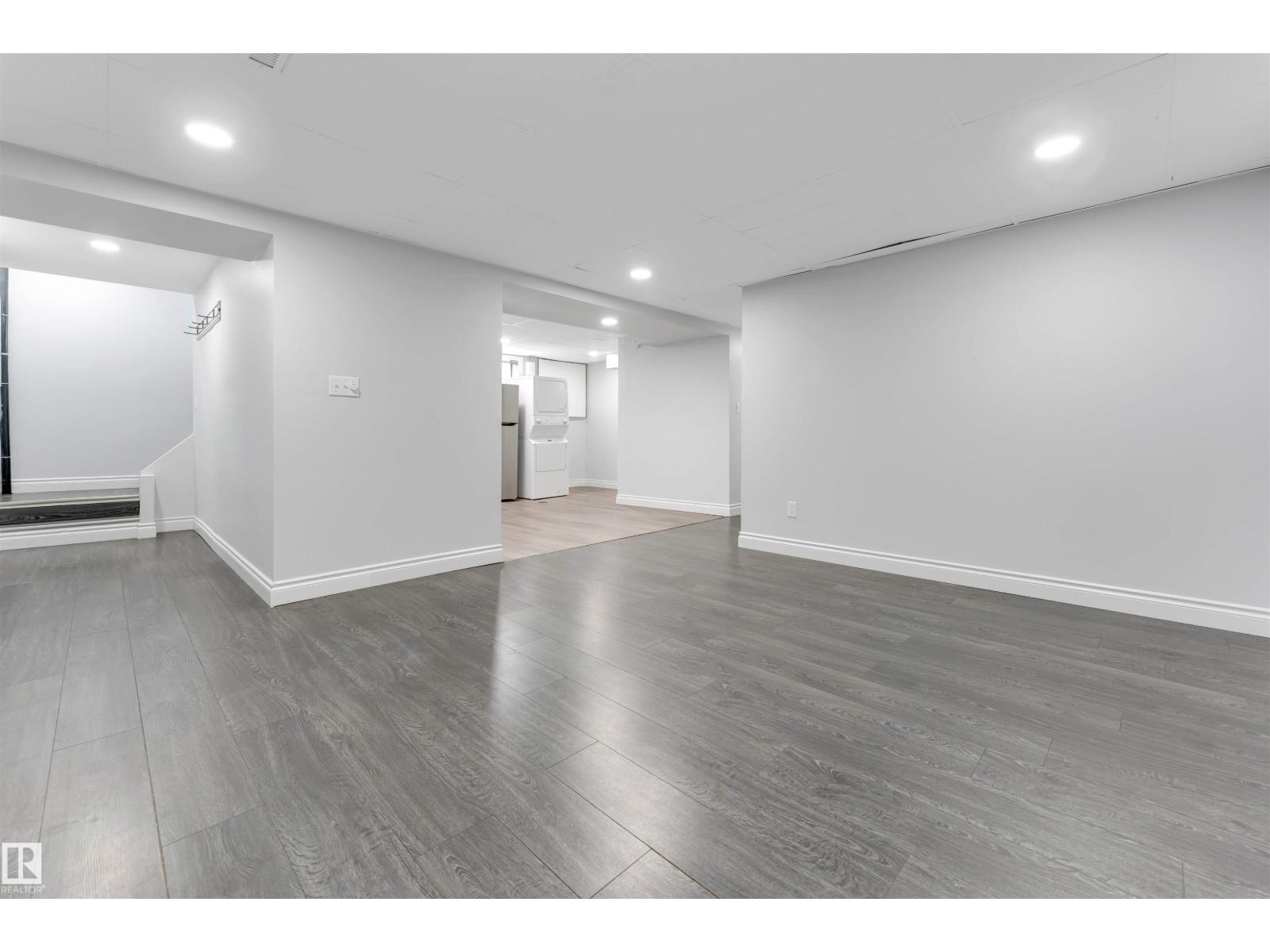 7419 33 AV NW - Image 32