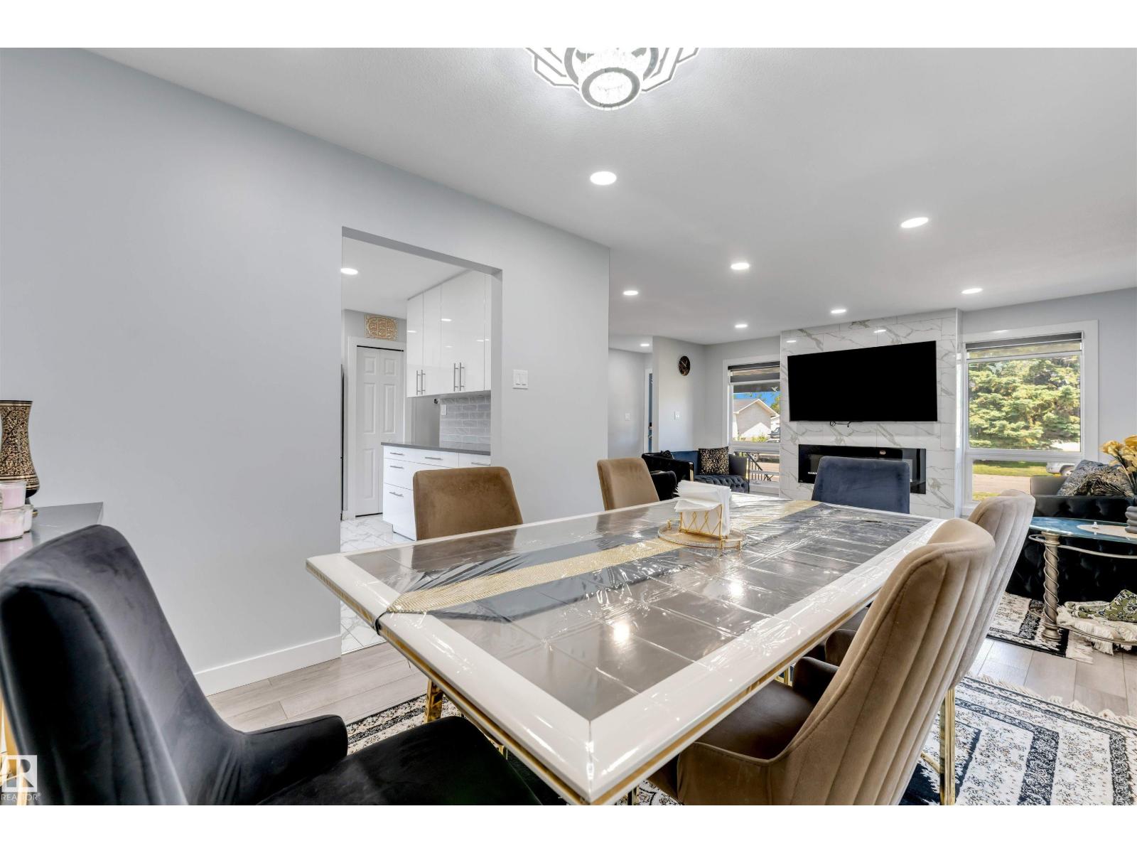 7419 33 AV NW - 11