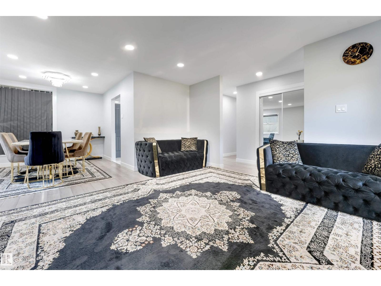 7419 33 AV NW - 10