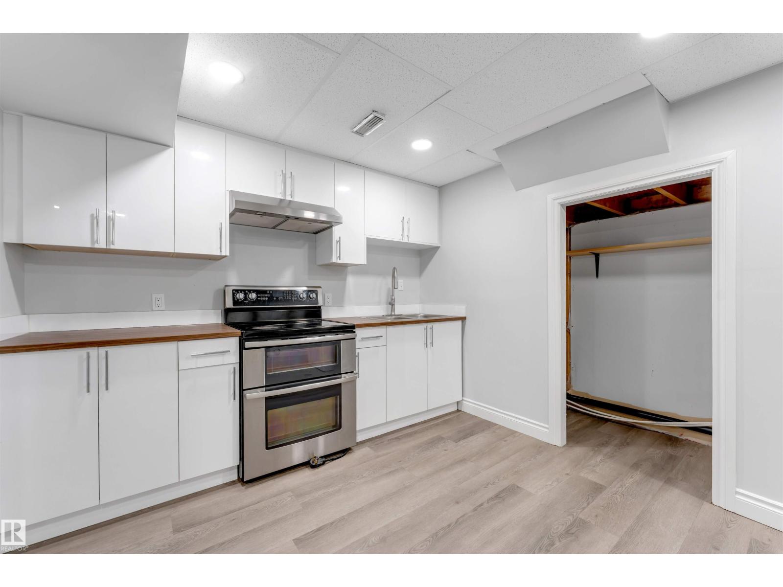 7419 33 AV NW - 34