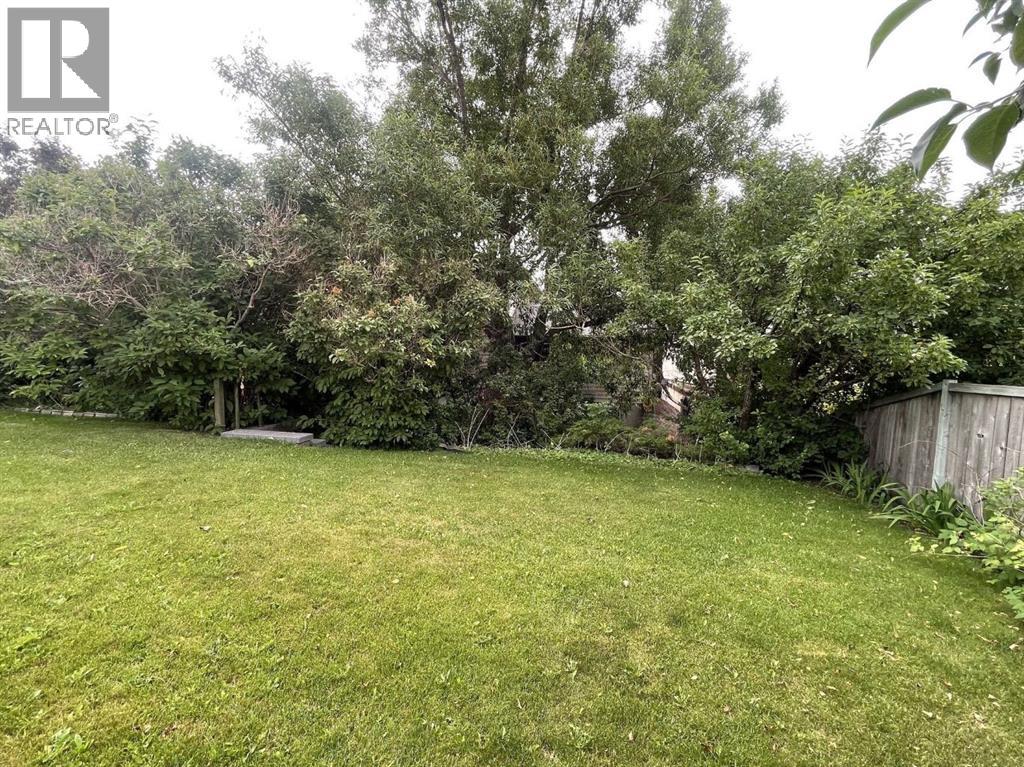 160 Hawkwood Way NW - 36