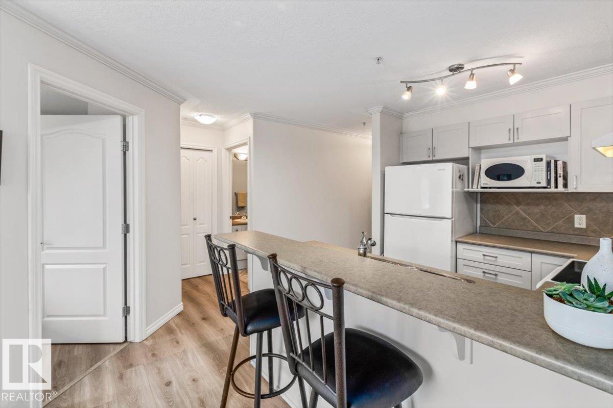 #206 9938 104 ST NW - 9