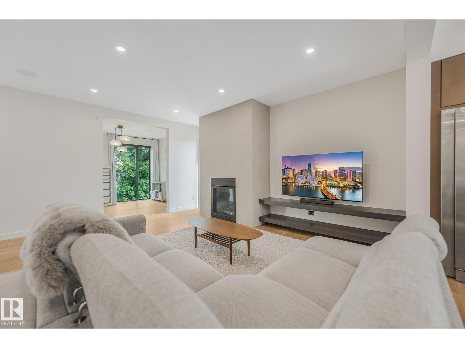 10925 UNIVERSITY AV NW - 6