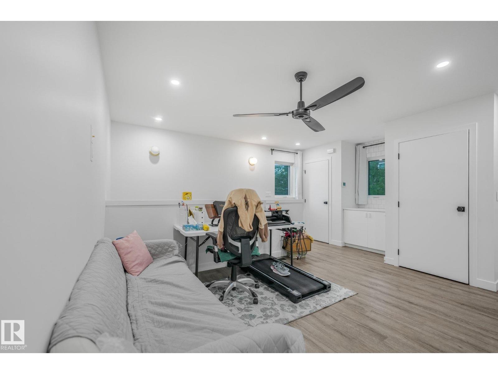 10925 UNIVERSITY AV NW - 60