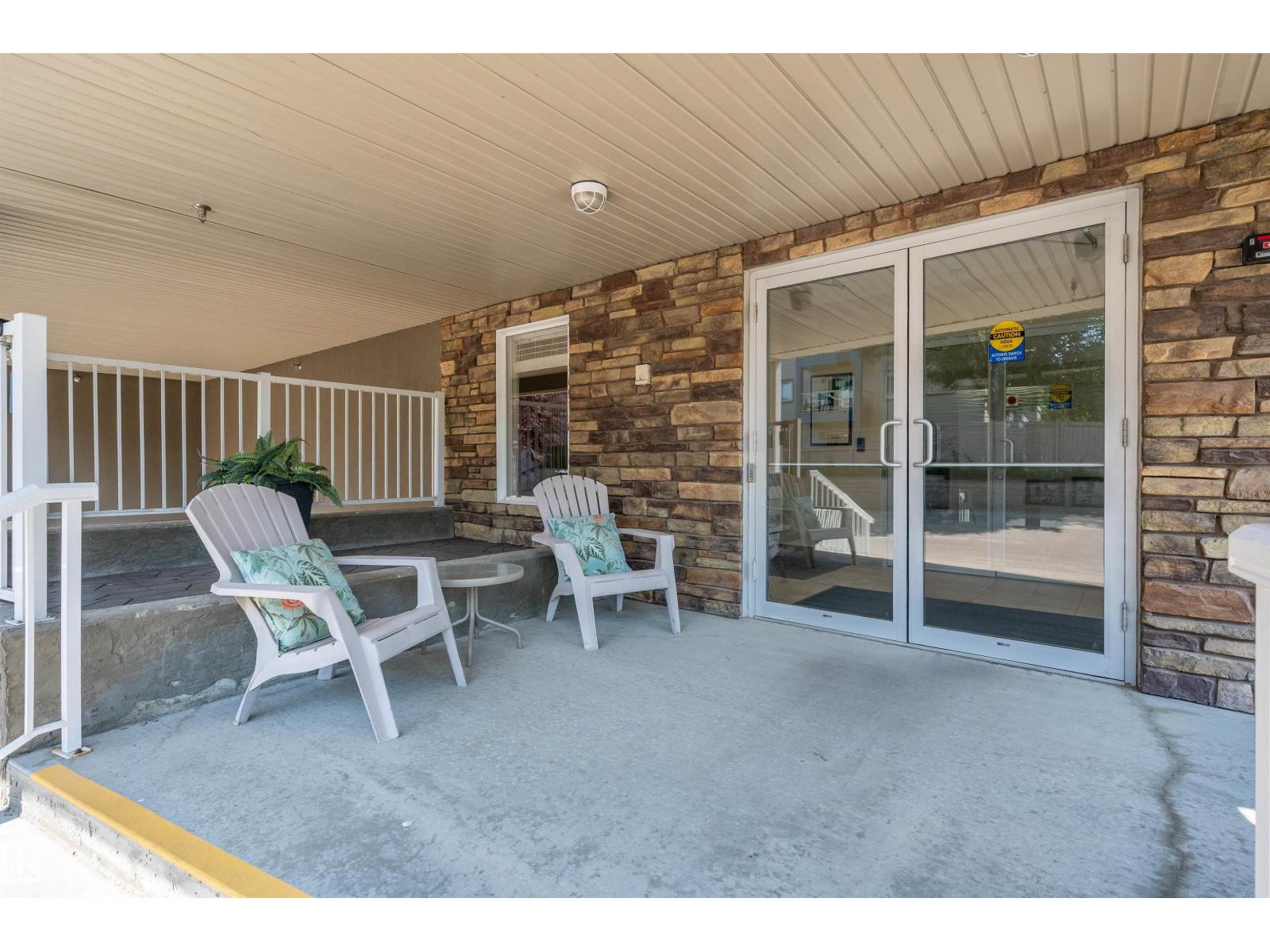 #304 100 Crystal LN, Durham Town Square, Sherwood Park photo 4