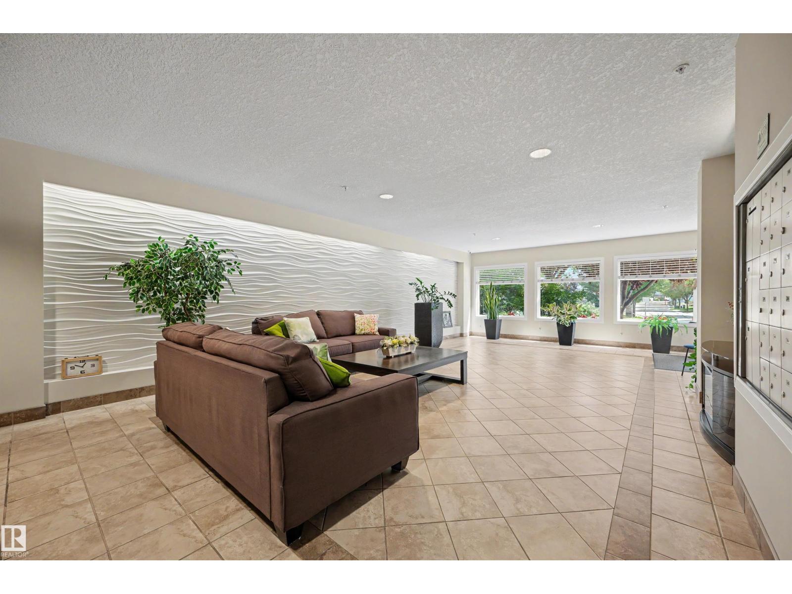 #304 100 Crystal LN - Image 6