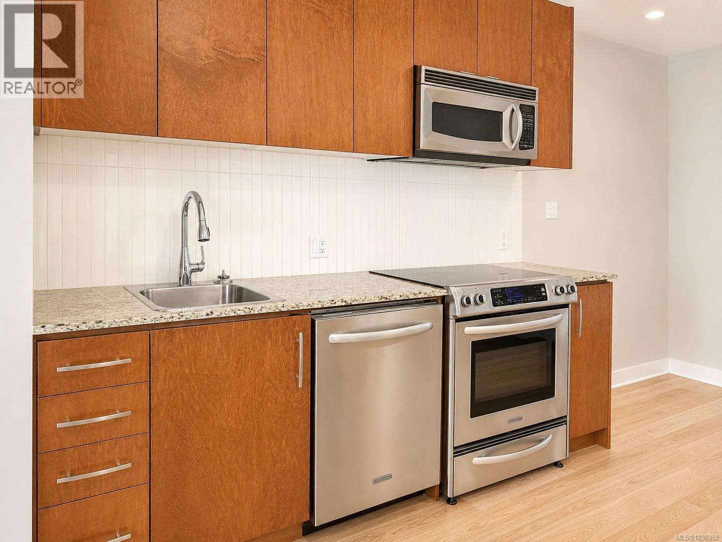 #318 1375 Bear Mountain Pkwy - 4