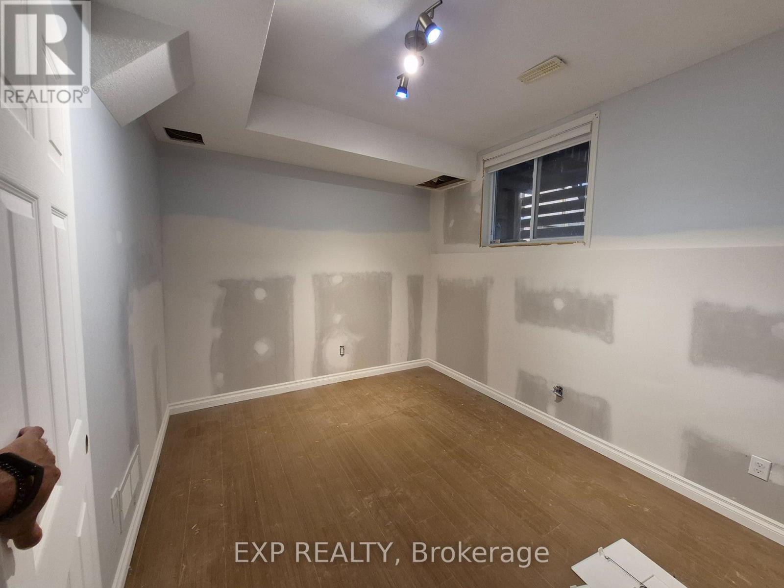 4 Bed, 3 Bath House for Rent in Ottawa – 2 MAPLE PARK PRIVATE, Ottawa – MLS# X13629900 - Image 19