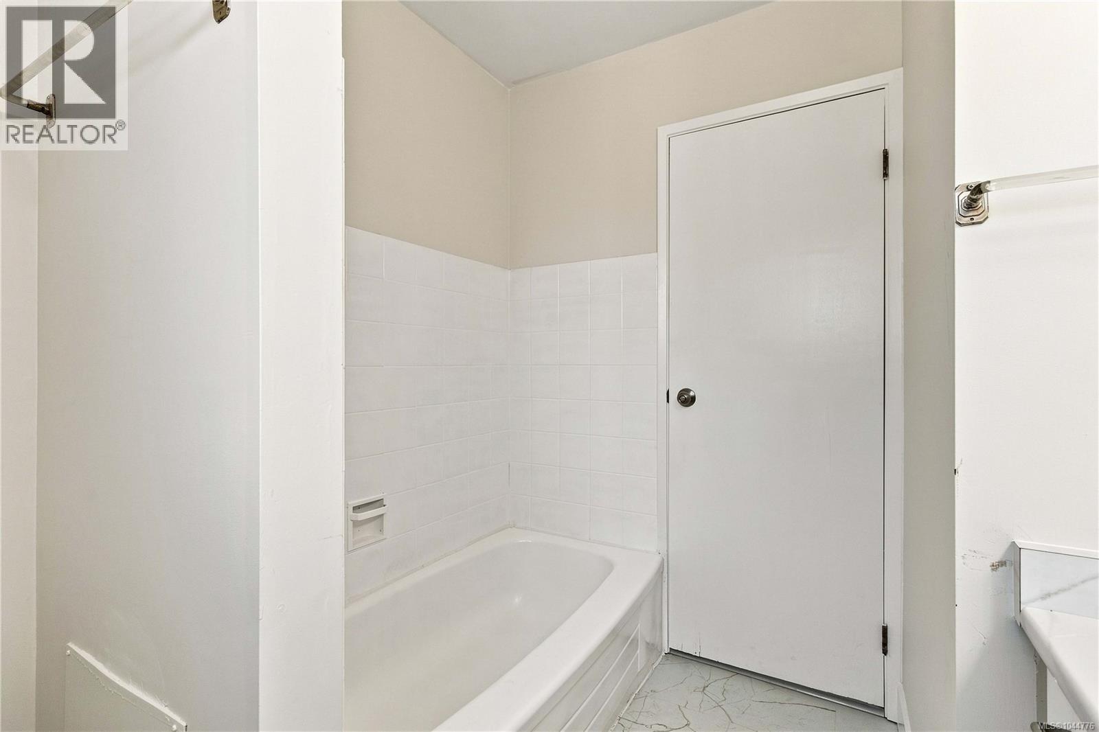  2940 Cedar Hill Road, Victoria