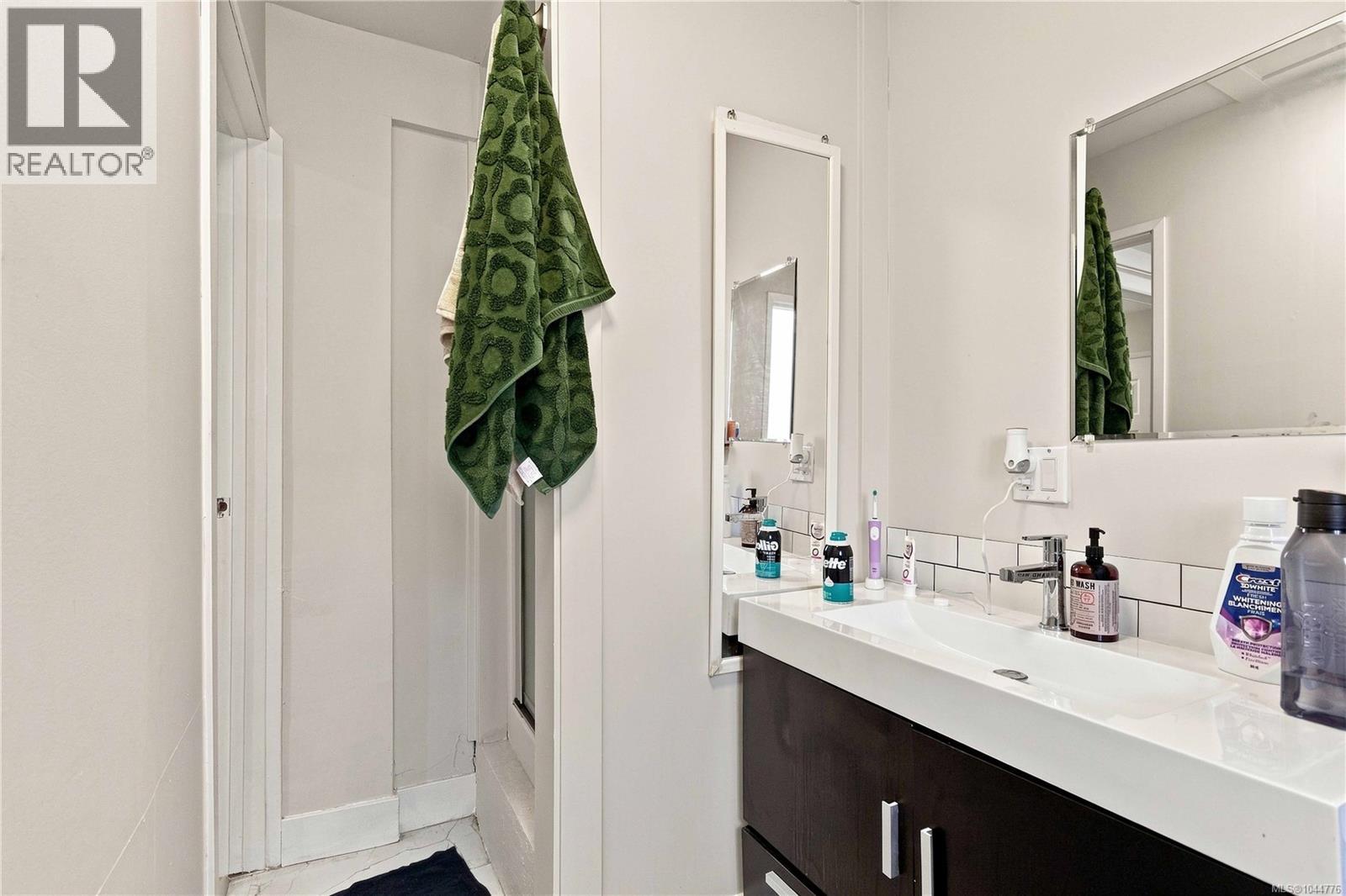  2940 Cedar Hill Road, Victoria