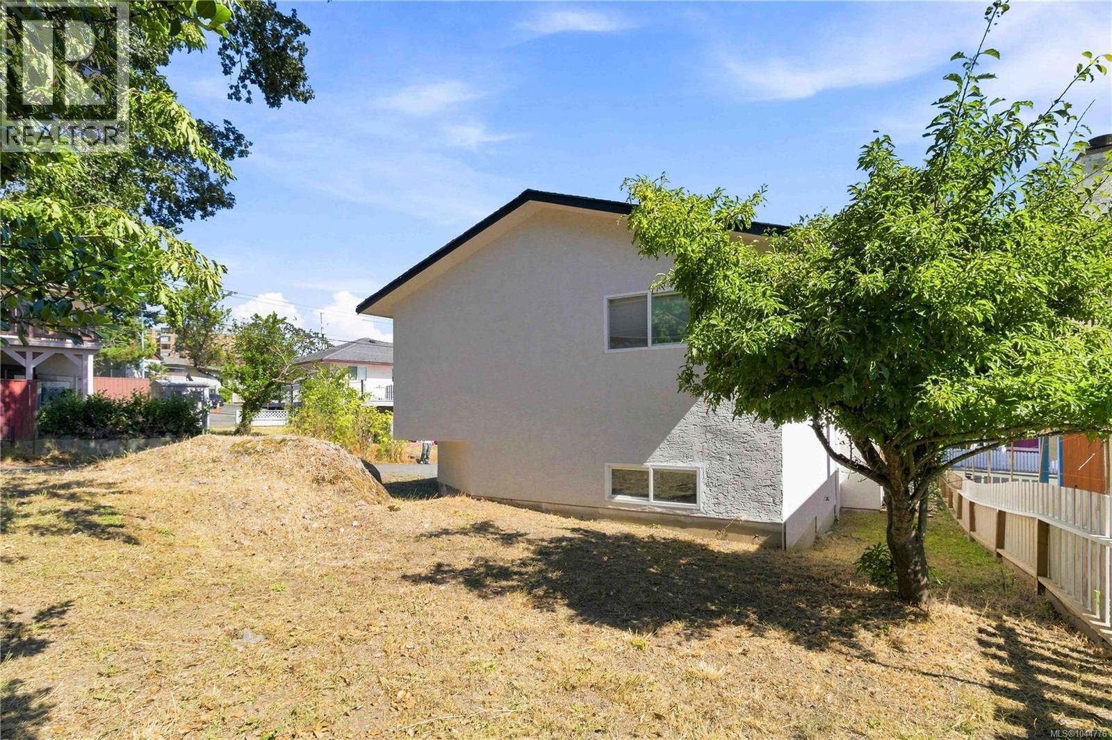  2940 Cedar Hill Road, Victoria