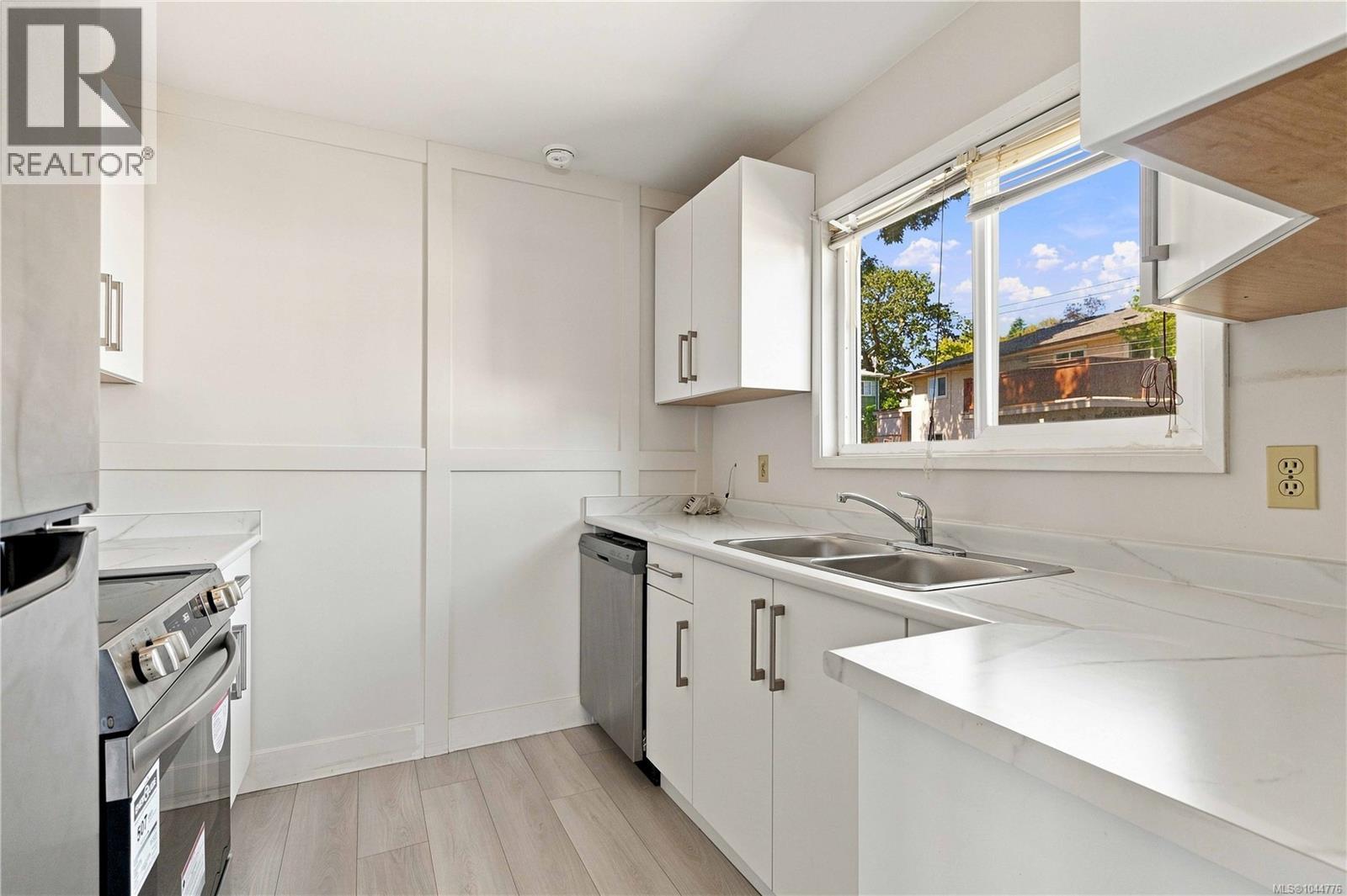  2940 Cedar Hill Road, Victoria