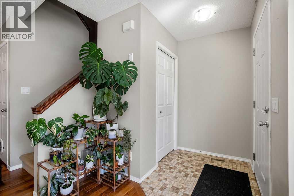 275 Everstone Drive SW, Calgary — photo 2
