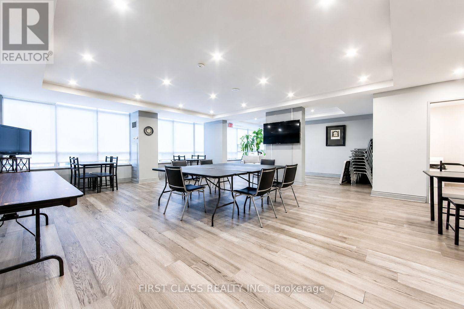 #106 91 TOWNSGATE DRIVE - 20