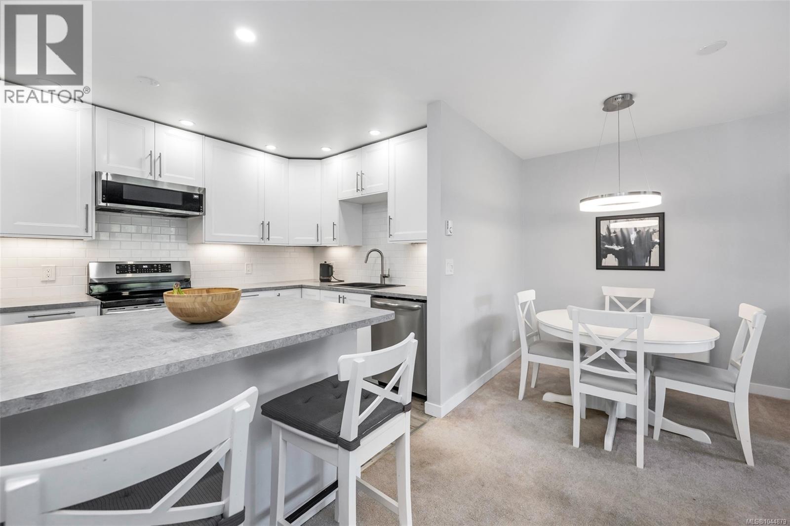 #201 3900 Shelbourne St - 1