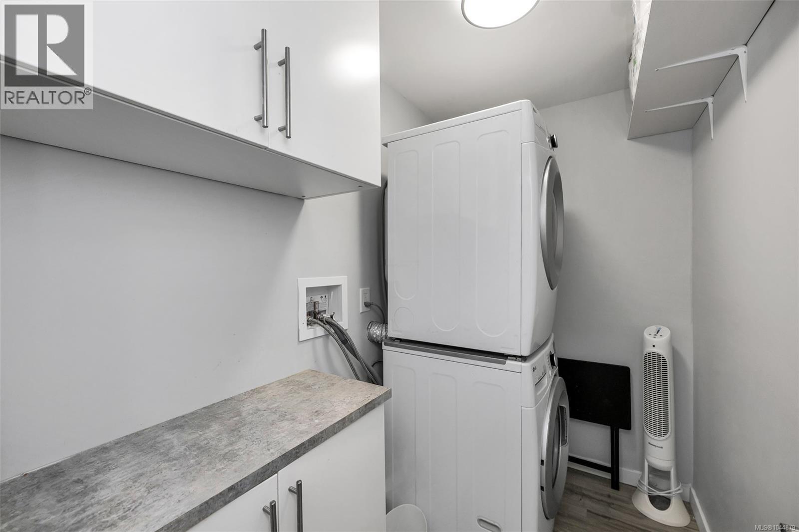 #201 3900 Shelbourne St - 14