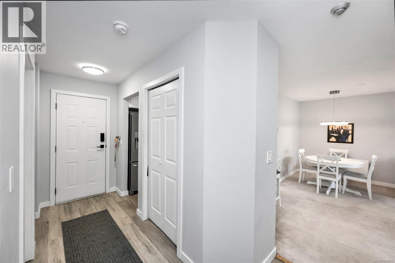 201 3900 Shelbourne Street, Saanich