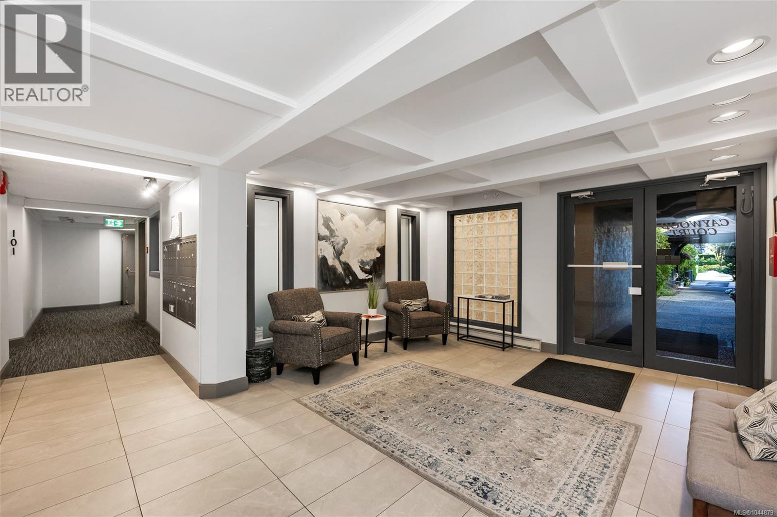 #201 3900 Shelbourne St - 23