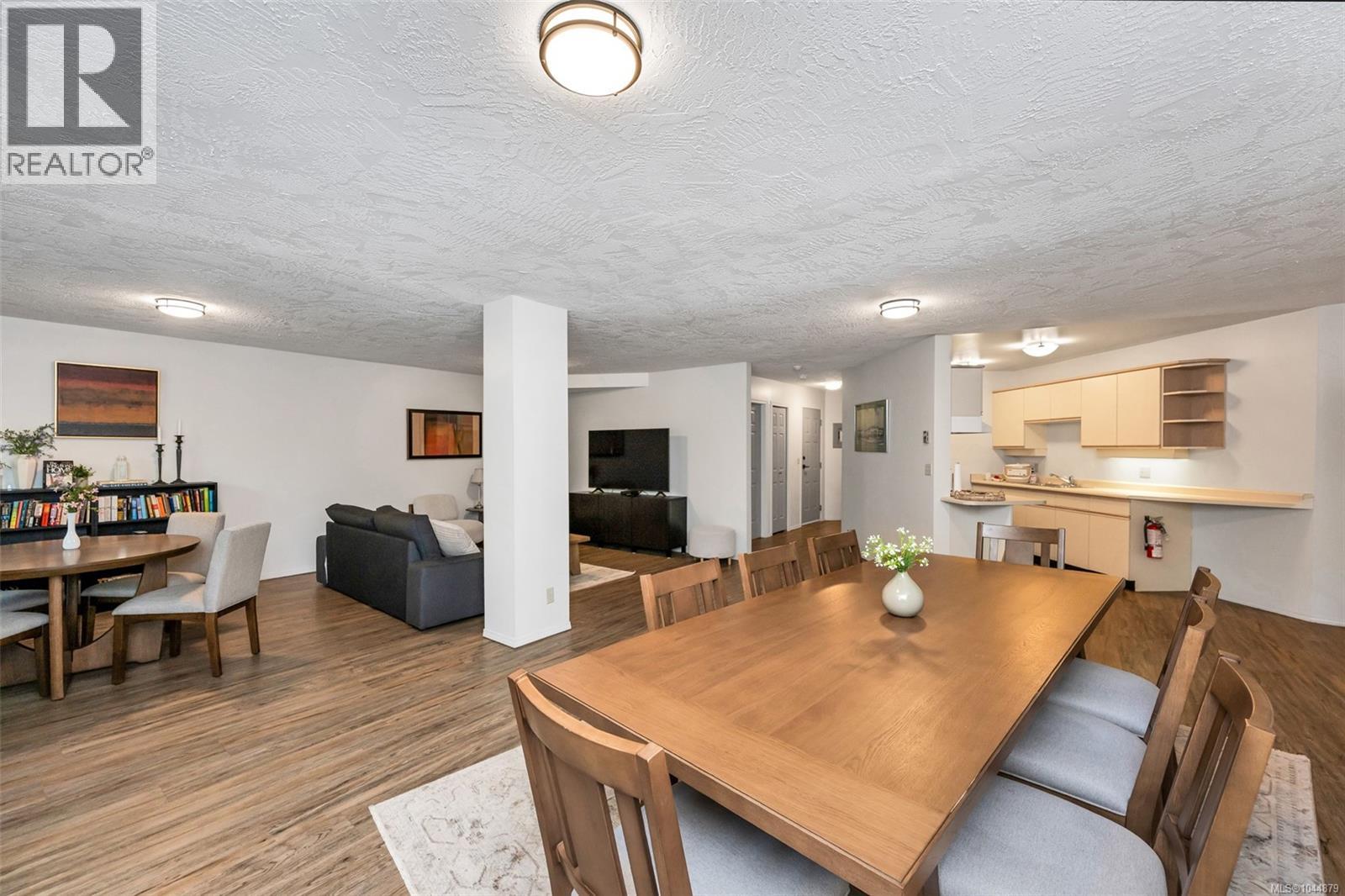 #201 3900 Shelbourne St - 25