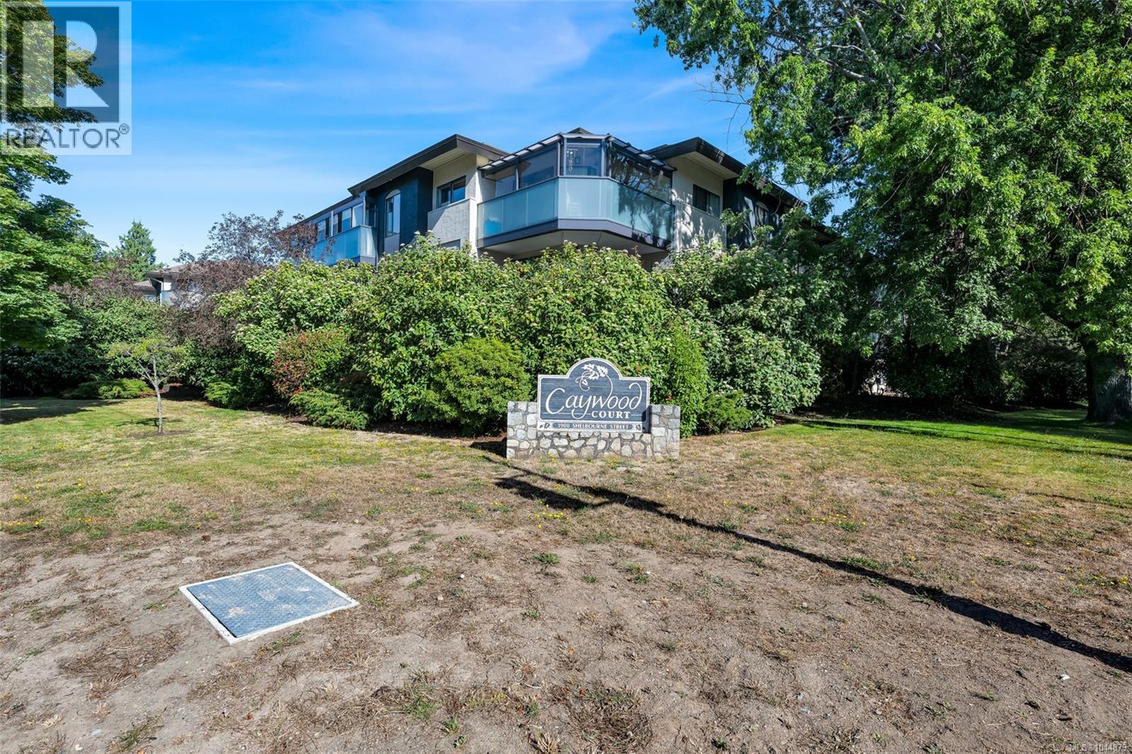 #201 3900 Shelbourne St - 27