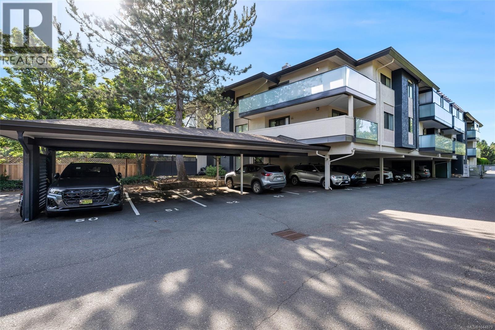 #201 3900 Shelbourne St - 31