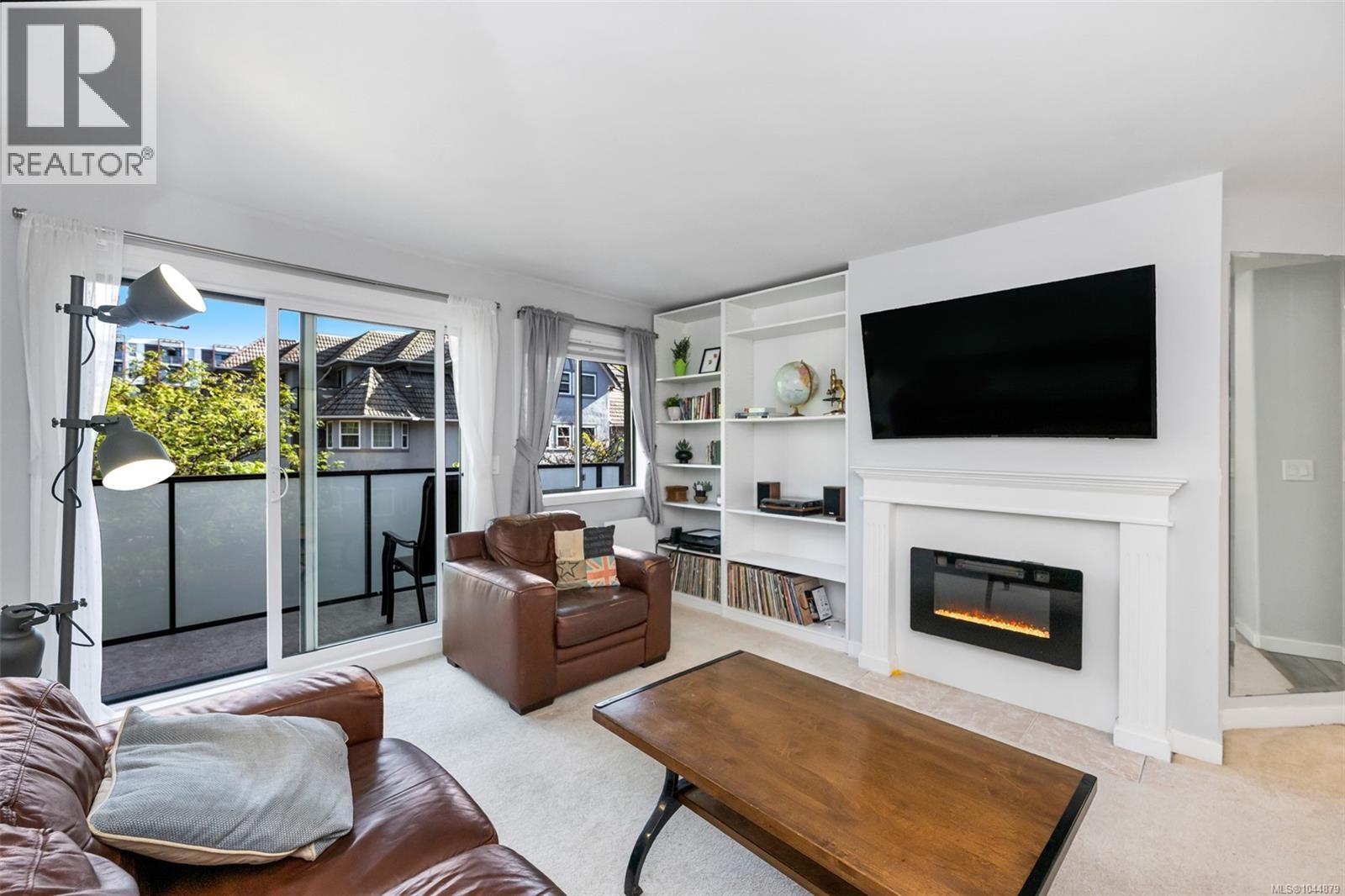 201 3900 Shelbourne Street, Saanich