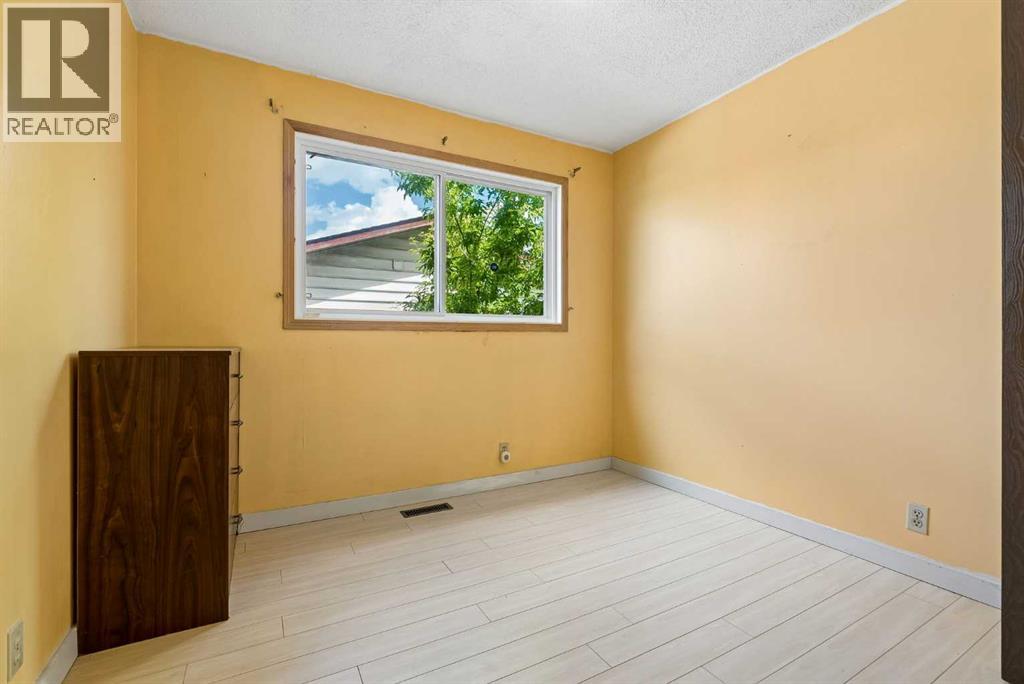 189 Whitaker Close NE - 11