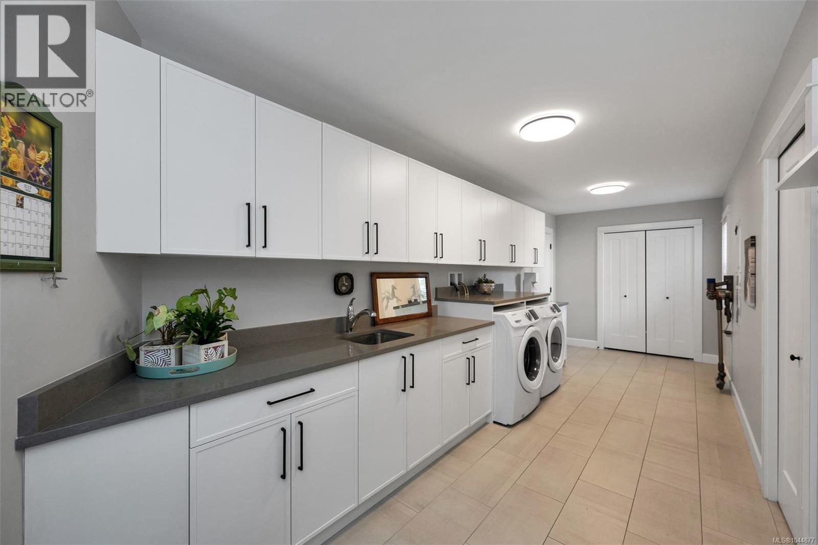  2717 Panda Place, Langford