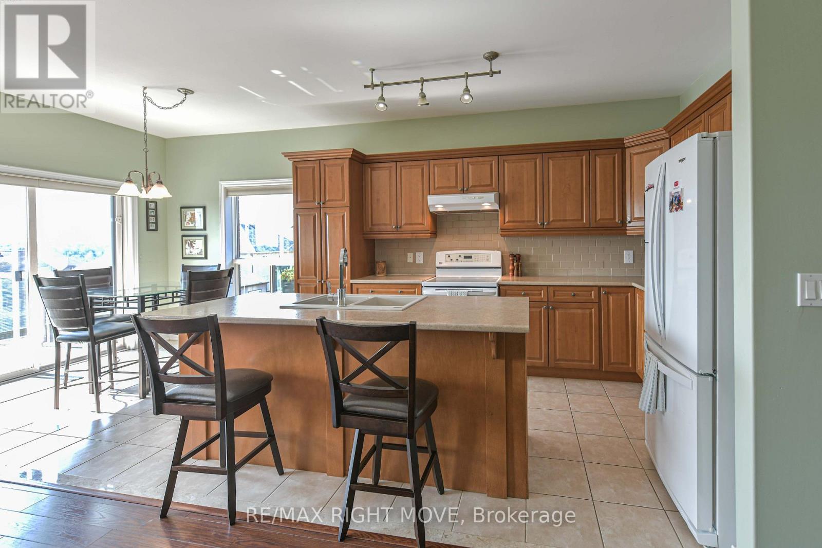 97 ATLANTIS DRIVE - Image 11