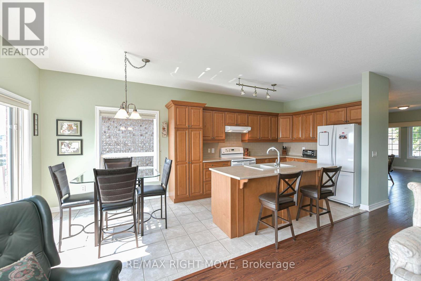 97 ATLANTIS DRIVE - Image 12