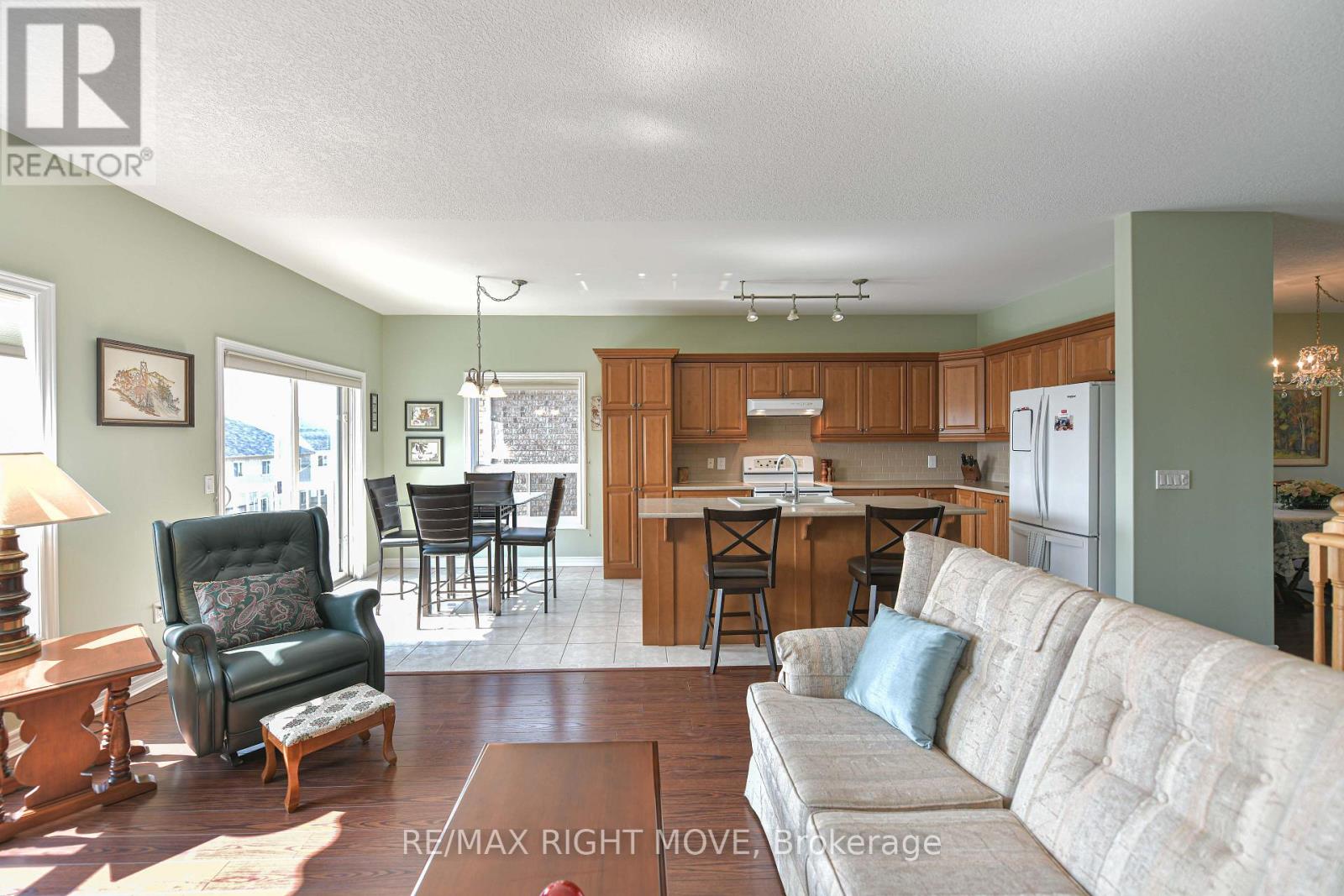 97 ATLANTIS DRIVE - Image 20