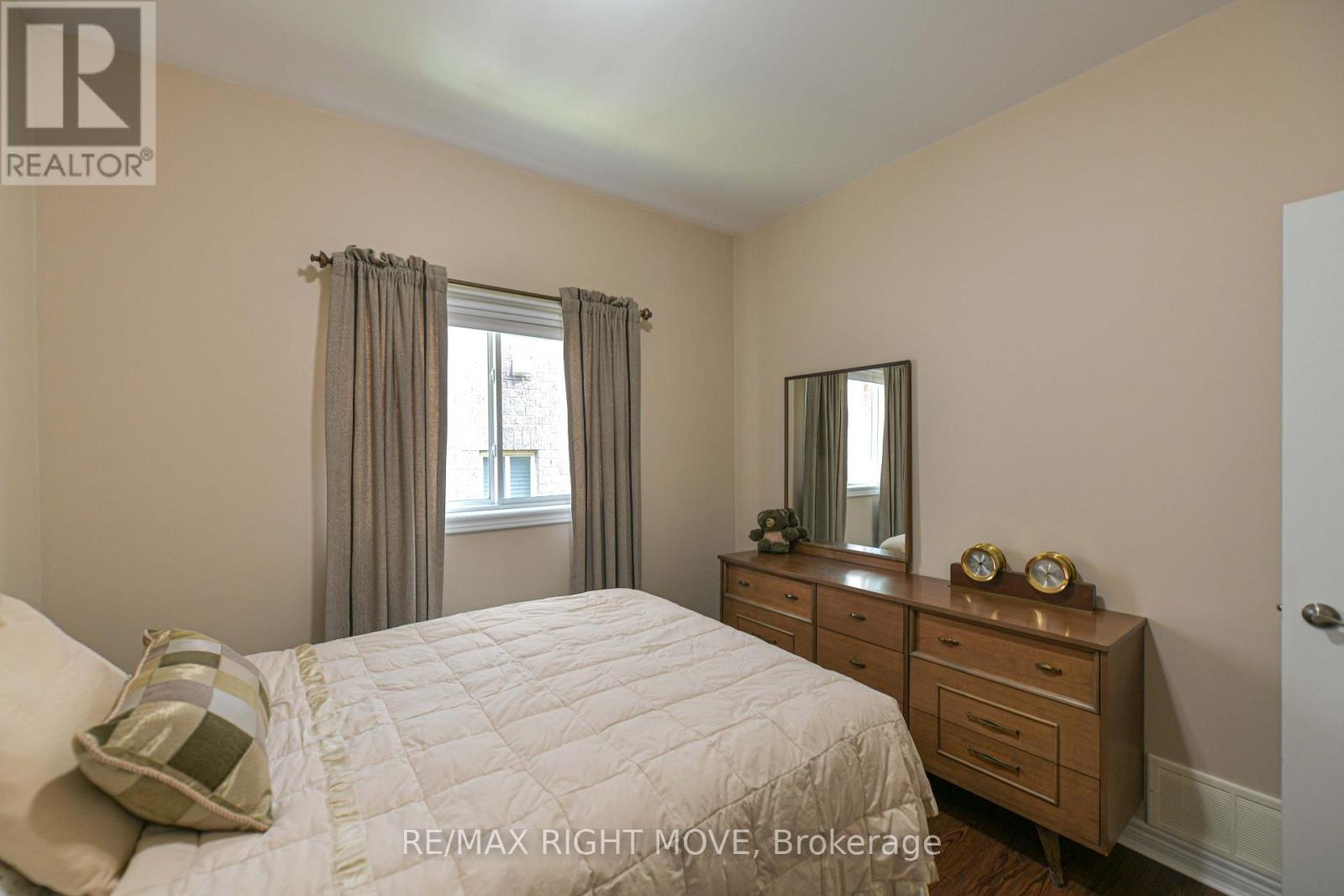 97 ATLANTIS DRIVE - Image 37