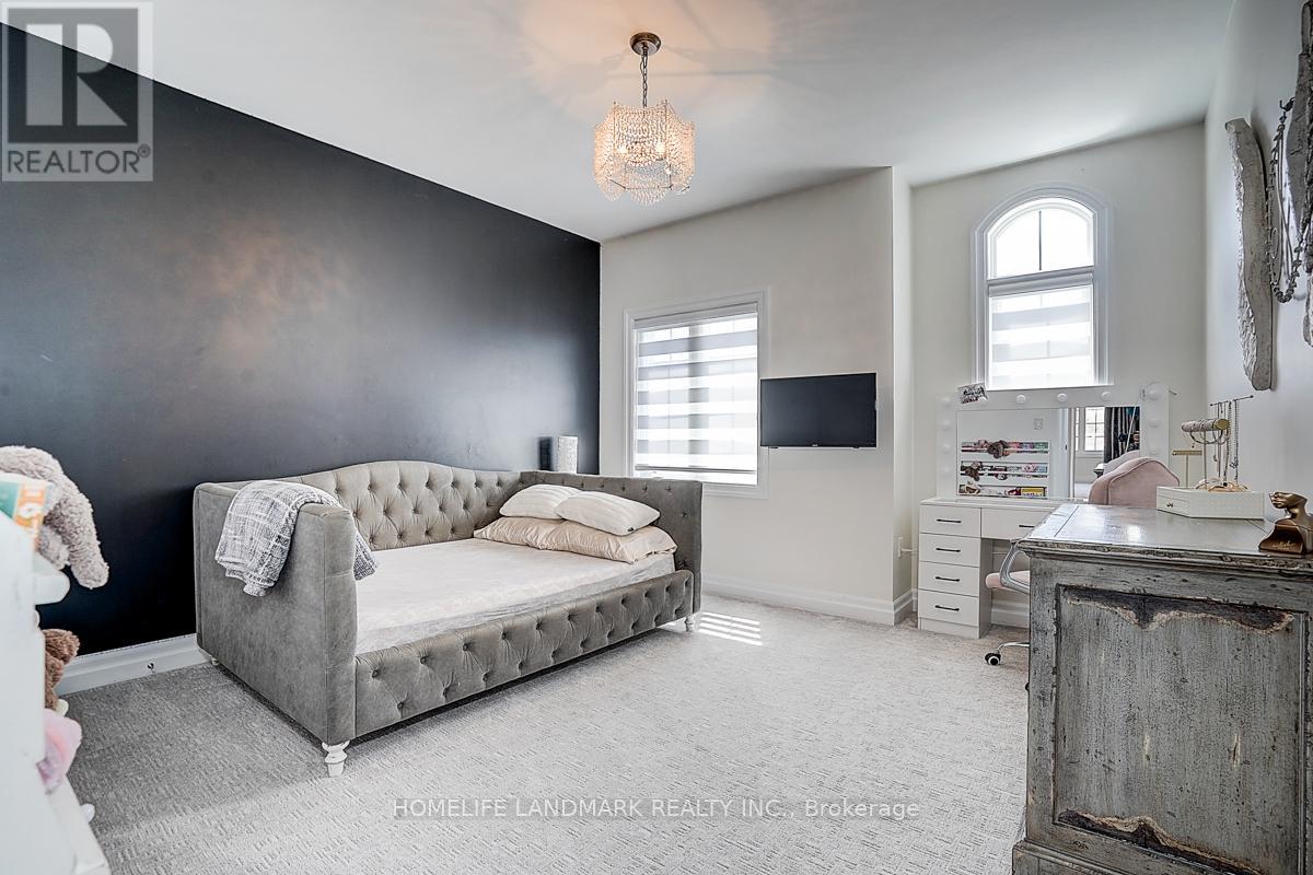 56 BOTELHO CIRCLE - 33