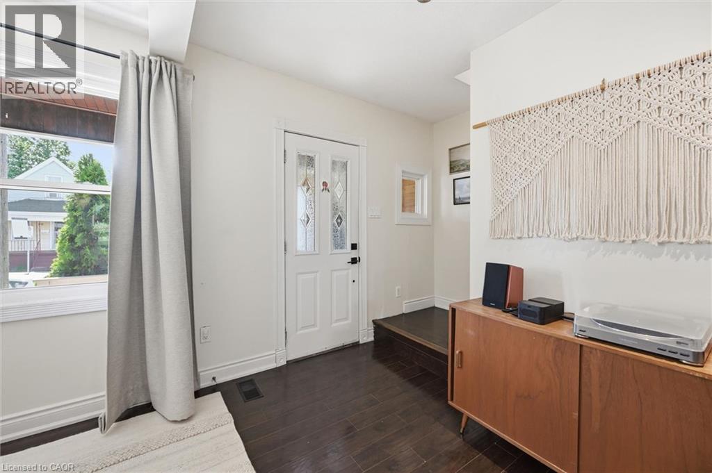 77 CAMERON Avenue N - 6