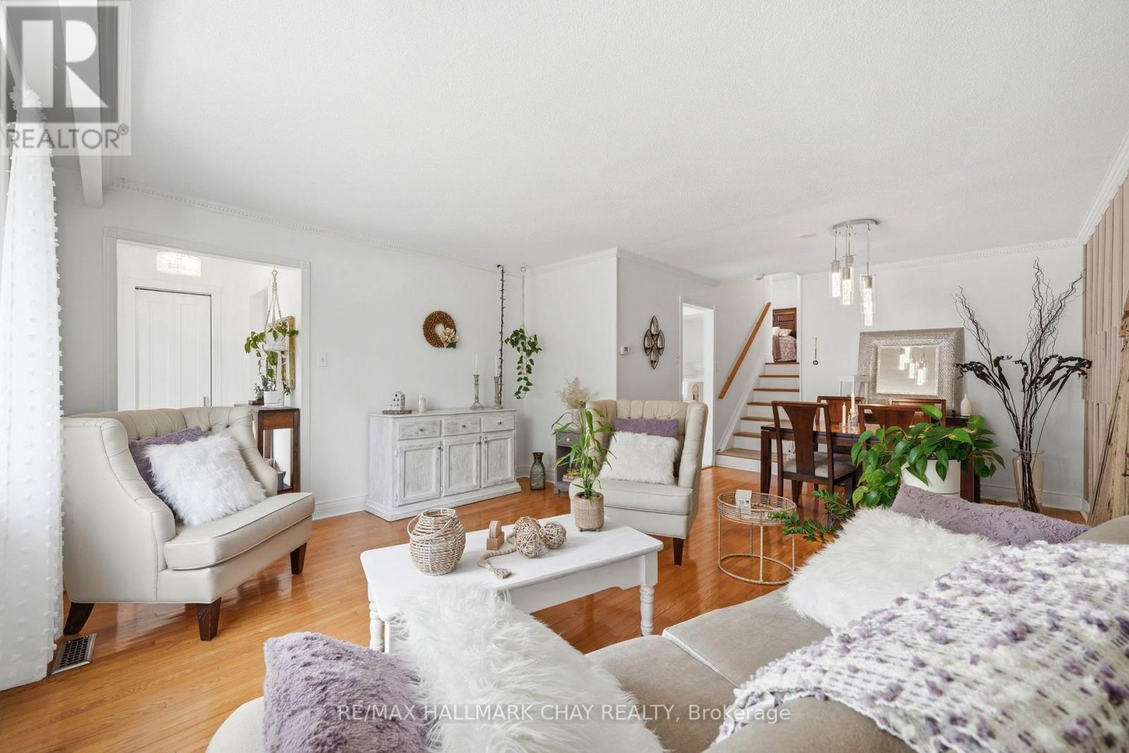 96 MAPLE AVENUE W - 9