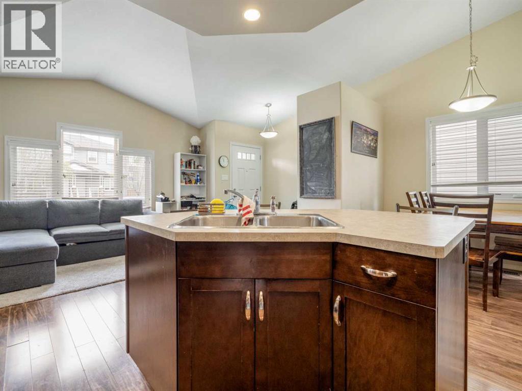 825 Silkstone Close West - Photo 12