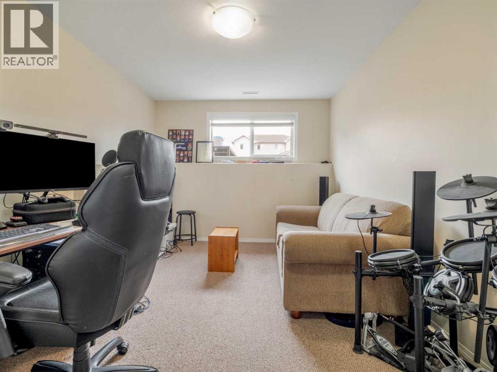825 Silkstone Close West - Photo 22