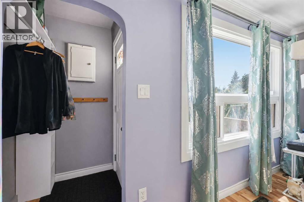 5928 51 Avenue - 3