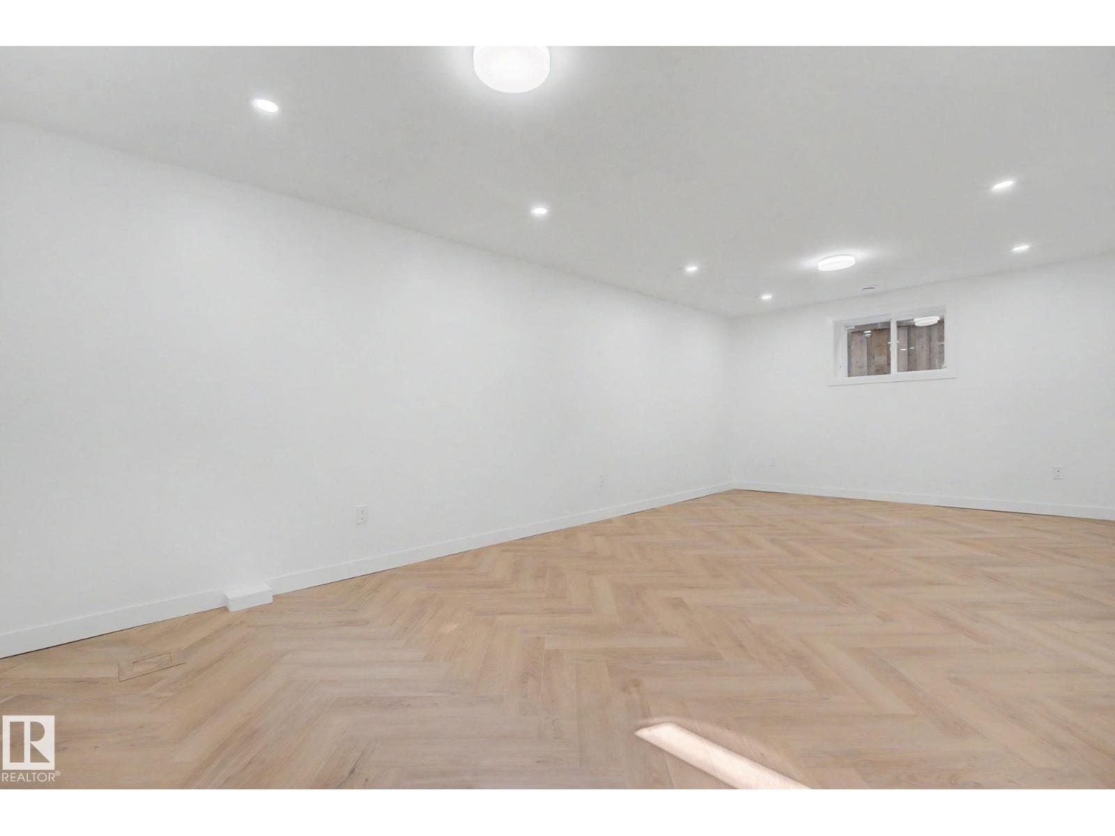 10570 66 AV NW - 29