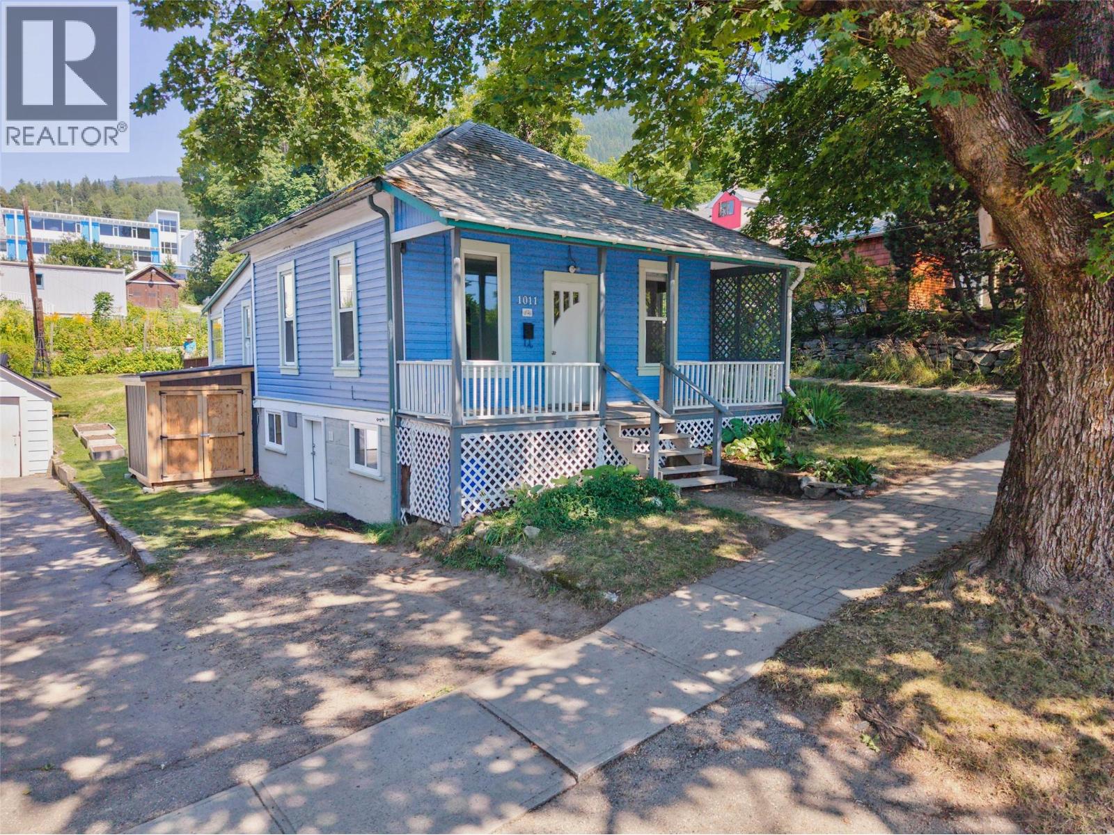 1011 Hall Street - 2
