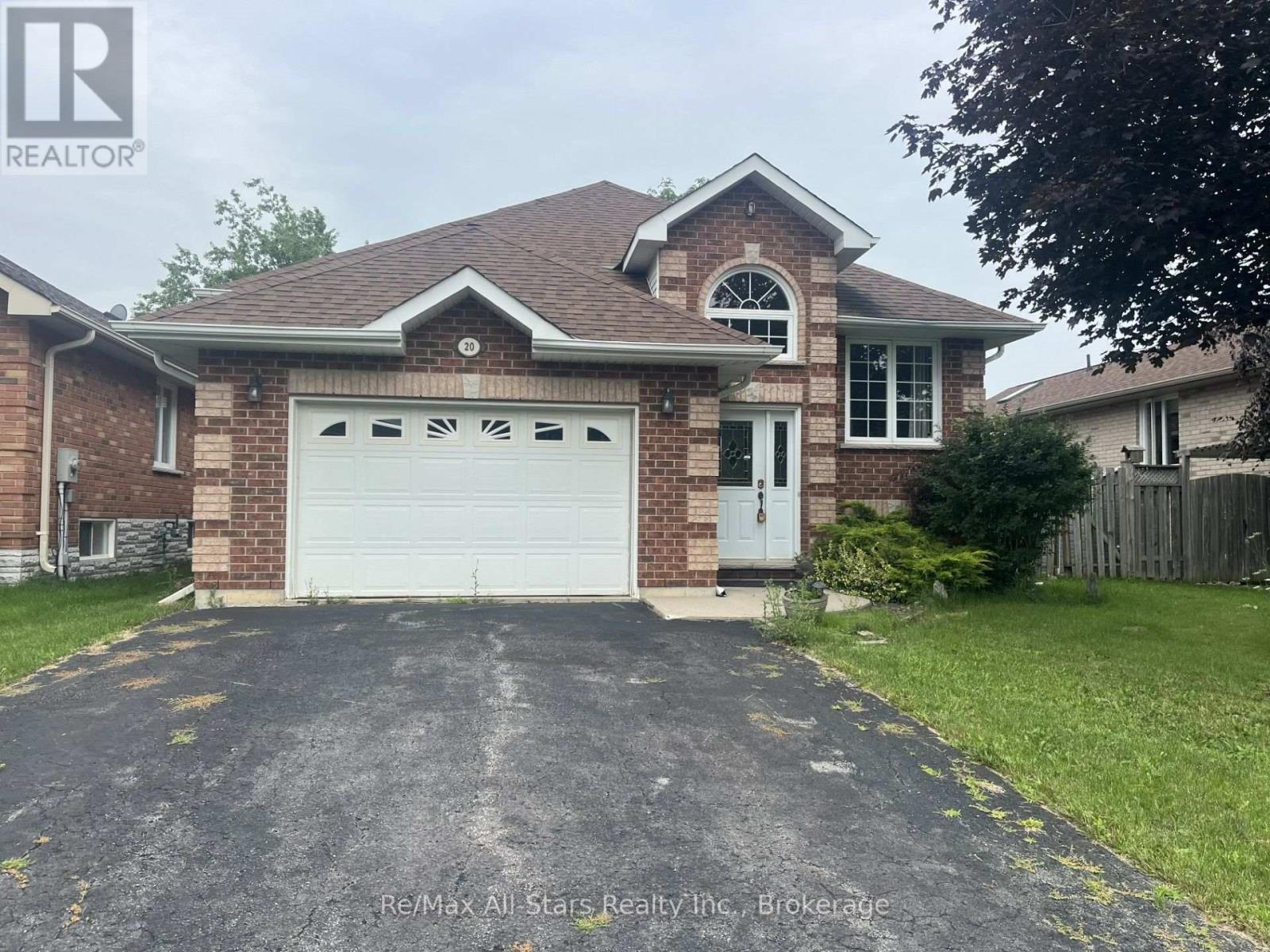 20 EAKINS CRESCENT - 1