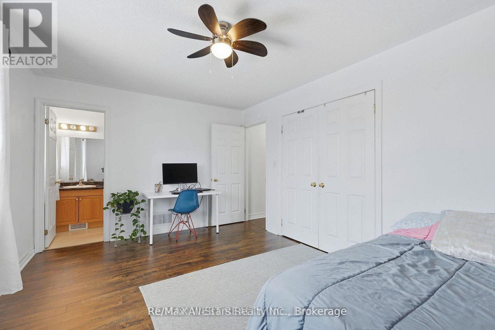 20 EAKINS CRESCENT - 27