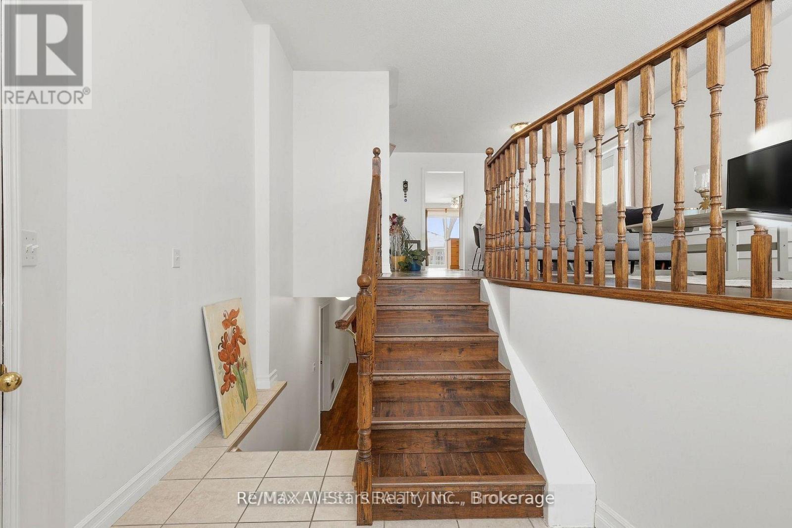 20 EAKINS CRESCENT - 3