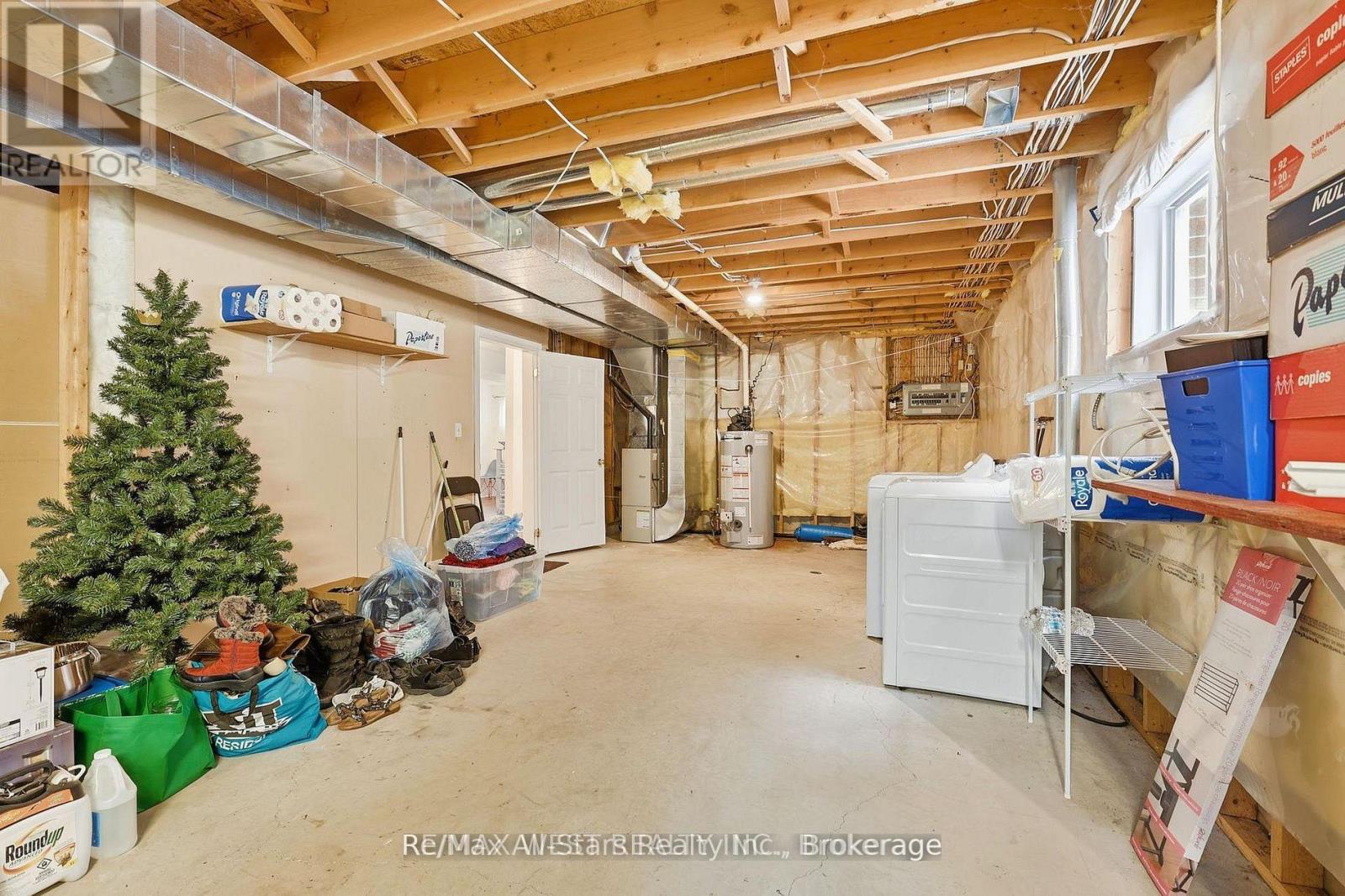 20 EAKINS CRESCENT - 36