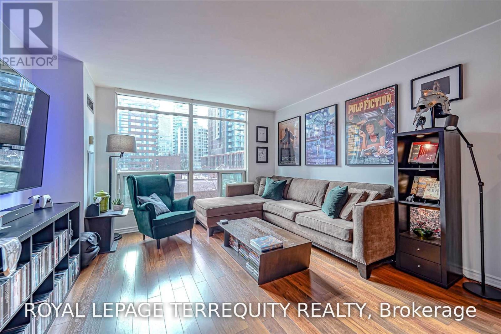 #319 942 YONGE STREET - 11