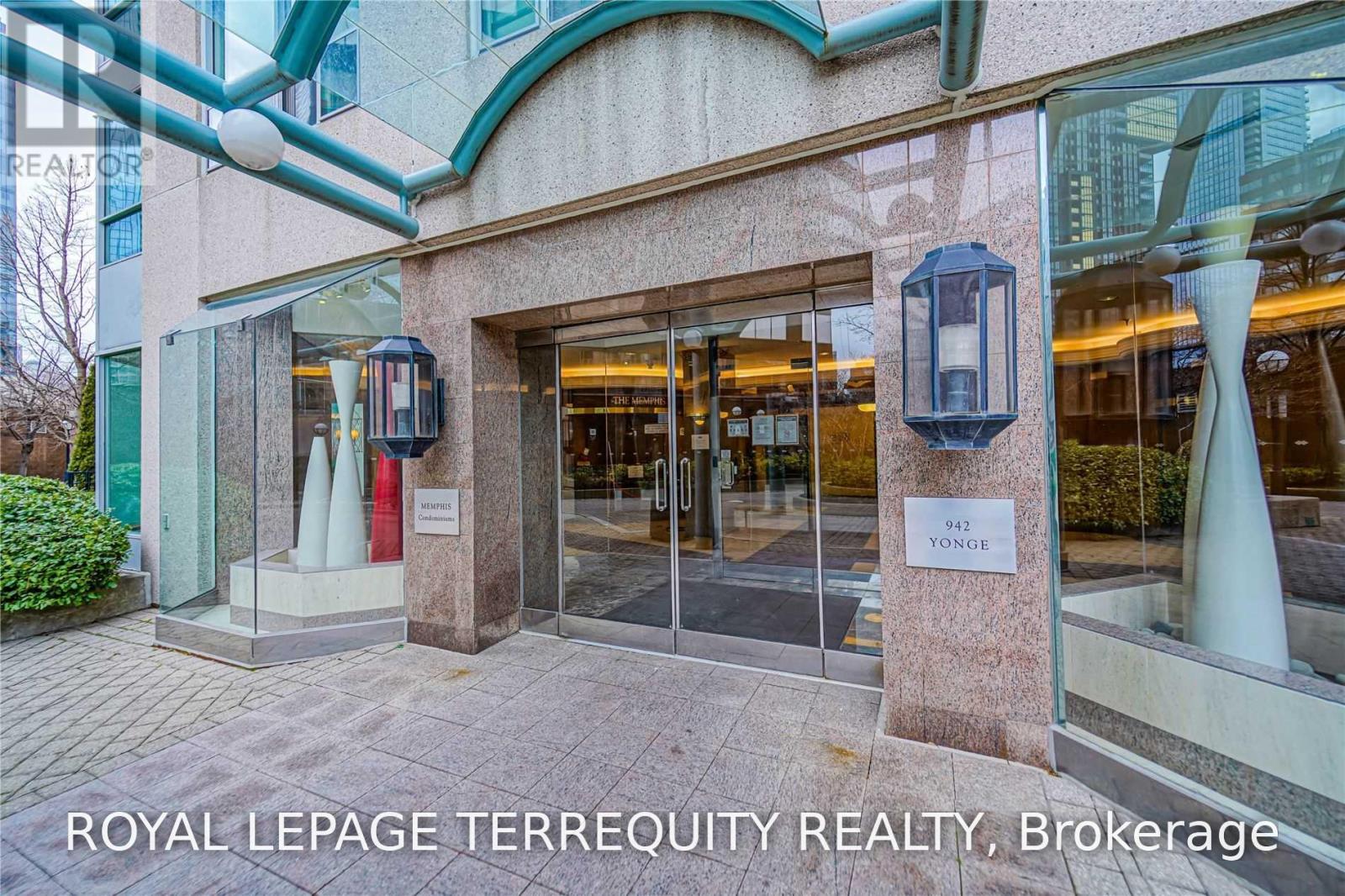 #319 942 YONGE STREET - 2