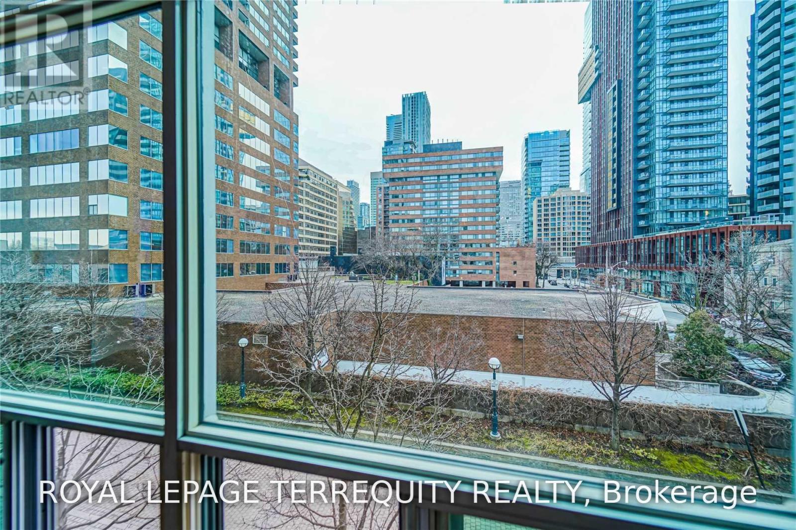 #319 942 YONGE STREET - 31